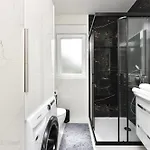 Garden Retreat - Free Parking & Cozy Yard Apartmán