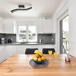 Garden Retreat - Free Parking & Cozy Yard Apartmán