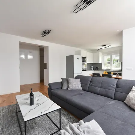 Garden Retreat - Free Parking & Cozy Yard Zadar