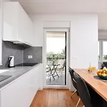 Garden Retreat - Free Parking & Cozy Yard Apartman *