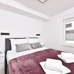 Garden Retreat - Free Parking & Cozy Yard Apartman Zadar