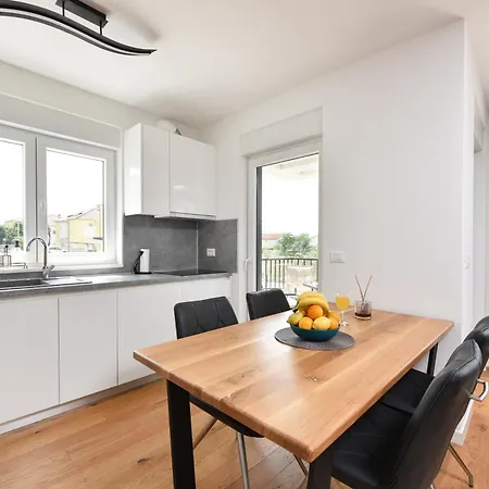 Apartment Garden Retreat - Free Parking & Cozy Yard