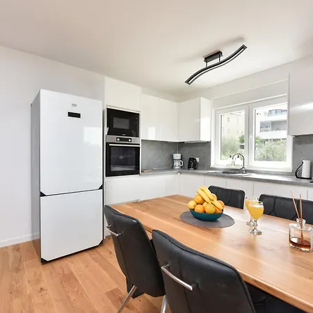 Apartment Garden Retreat - Free Parking & Cozy Yard Zadar
