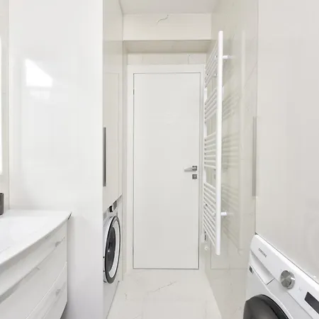 Apartment Garden Retreat - Free Parking & Cozy Yard