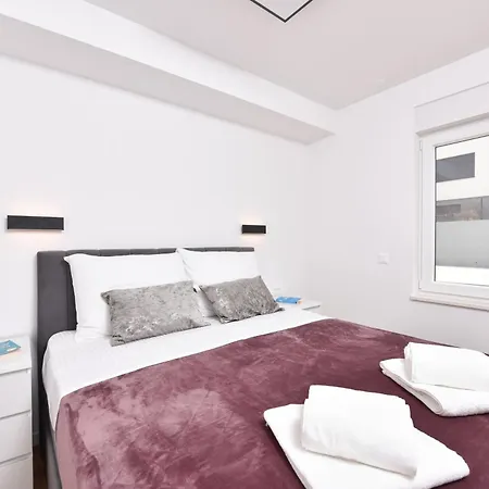 Garden Retreat - Free Parking & Cozy Yard Apartment Zadar