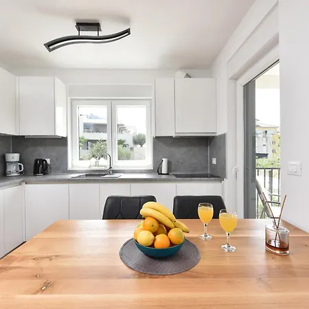 Garden Retreat - Free Parking & Cozy Yard Apartment