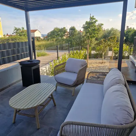Garden Retreat - Free Parking & Cozy Yard * Zadar