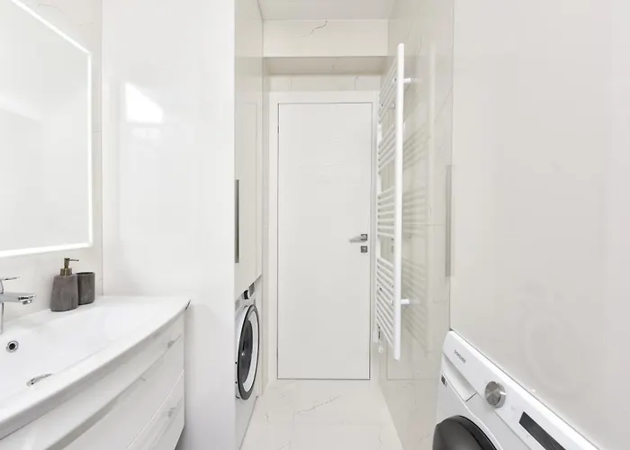 아파트 Apartment Garden Retreat - Free Parking & Cozy Yard