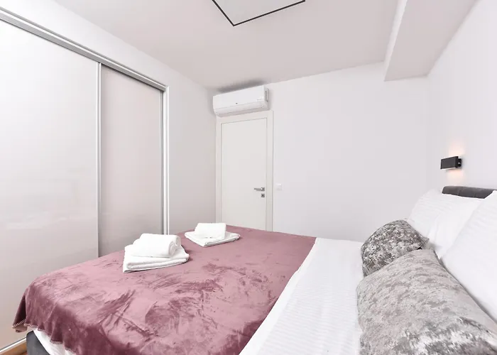 아파트 Apartment Garden Retreat - Free Parking & Cozy Yard *