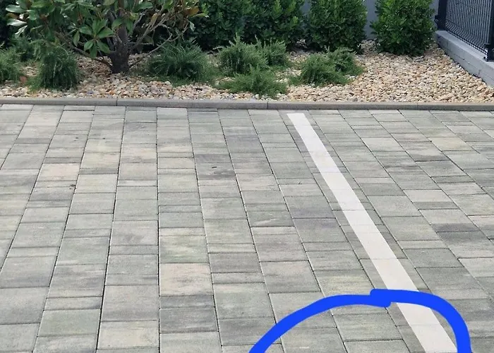 Apartment Garden Retreat - Free Parking & Cozy Yard